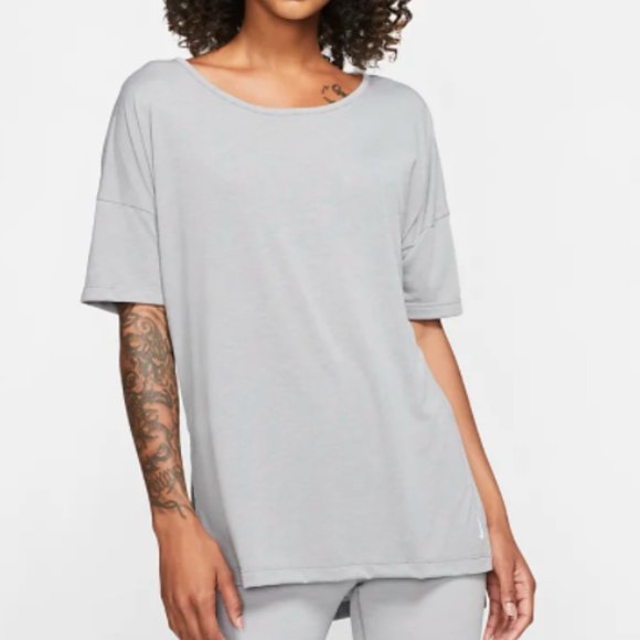 NWT Nike Women's Yoga Grey Short Sleeve Workout Lounge Top Size Small - Picture 1 of 7